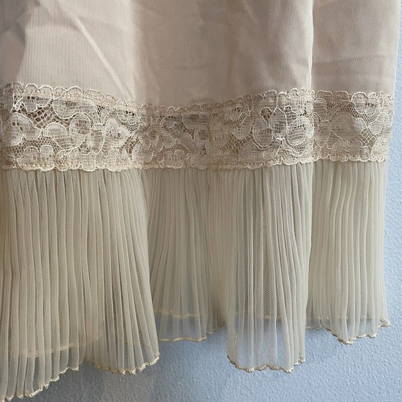 SOLD Vintage Stephanie Lingerie Slip Size 32 Taupe Beige Lace Nylon Ruffles D… - Picture 4 of 8